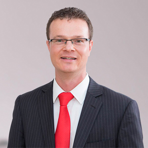 Portrait von Claus M. Büttner, Experte für Immobilien- und Nachlassmanagement